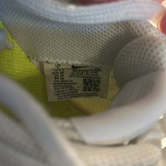 Women’s Nike Shoes - Picture 4 of 6